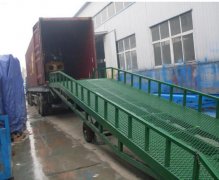 特殊[定]訂製(zhi)移動(dòng)登車(che)橋